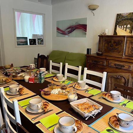 Maison D'Hotes L'Escale Du Loup Blanc Maringes ภายนอก รูปภาพ