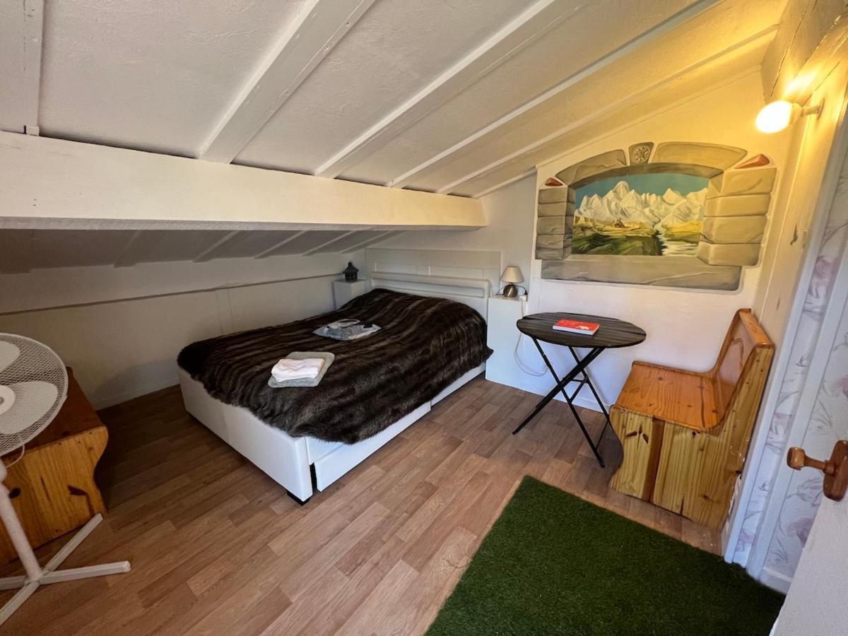 Maison D'Hotes L'Escale Du Loup Blanc Maringes ภายนอก รูปภาพ