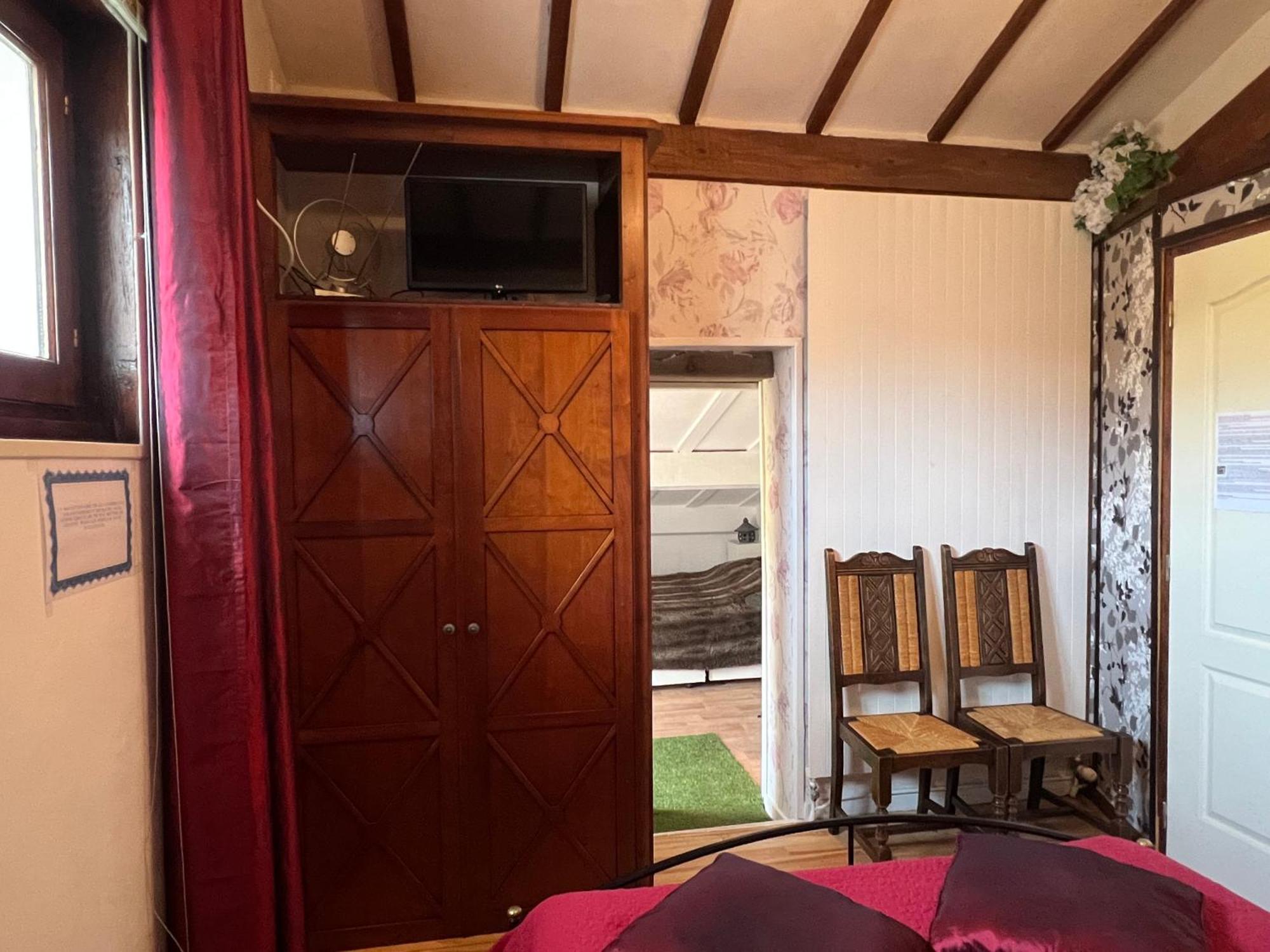 Maison D'Hotes L'Escale Du Loup Blanc Maringes ภายนอก รูปภาพ
