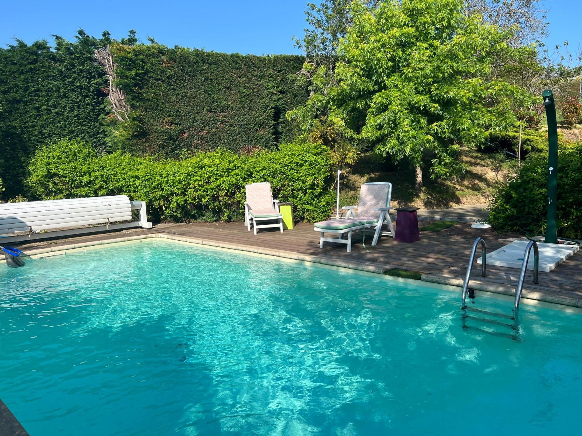 Maison D'Hotes L'Escale Du Loup Blanc Maringes ภายนอก รูปภาพ